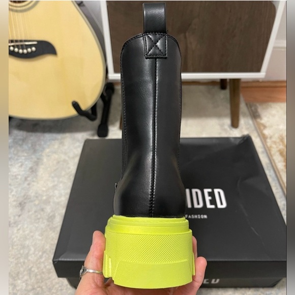NIB Women Size 6 Contrast Sole Chunky Mid Ankle Boots In Black With Lime Soles - Picture 10 of 15
